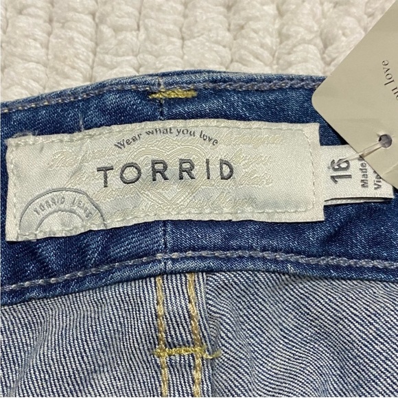 ABSOLUTELY NEW . Torrid Boyfriend Distress. - Picture 5 of 8